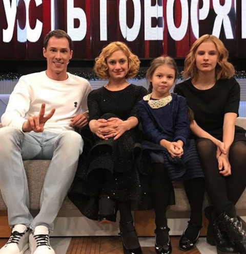 Тимур Еремеев, Карина Мишулина и ее дочери - Полина и Кристина