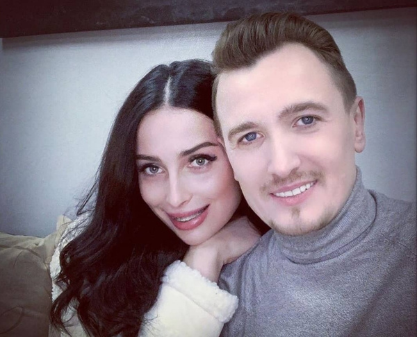 Пара думала о свадьбе Пара думала о свадьбе
