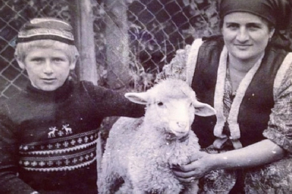 Ramzan Kadyrov with his mother Ramzan Kadyrov with his mother