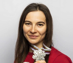 Лыжница Наталья Непряева принесла первую медаль в копилку сборной России 