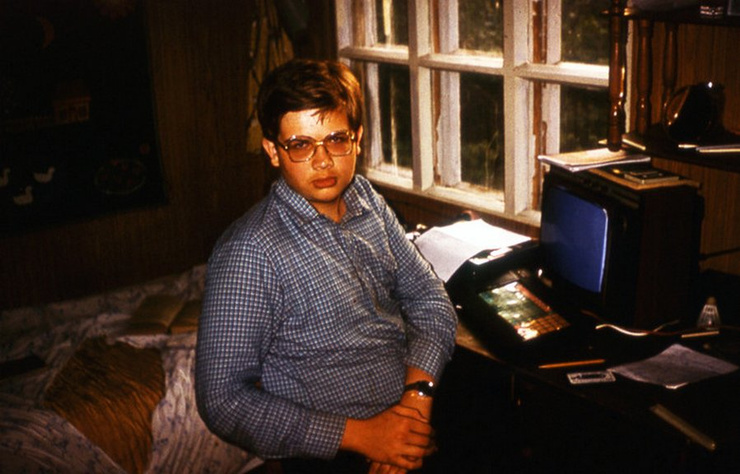 Юноша с легкостью разбирался в первых компьютерах