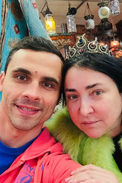 Поклонники подозревают, что Дмитрий использовал Лолиту Поклонники подозревают, что Дмитрий использовал Лолиту