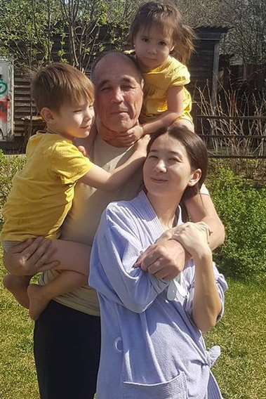 Дмитрий Соколов с семьей