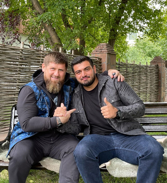 Недавно певец побывал в гостях у Рамзана Ахматовича Недавно певец побывал в гостях у Рамзана Ахматовича