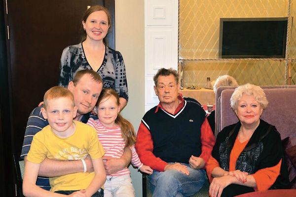 Все лето Караценцов провел в кругу семьи в Болгарии Все лето Караценцов провел в кругу семьи в Болгарии