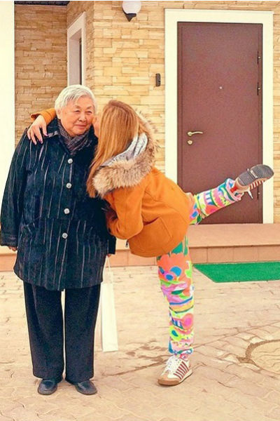 Мама Аниты Цой до сих пор не доверяет врачам