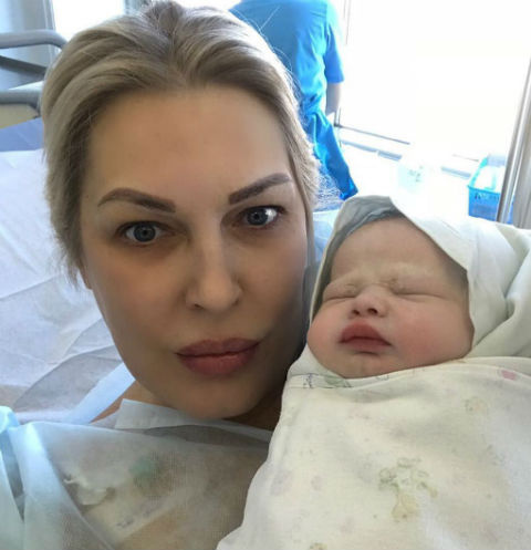 Елена Ясевич с маленькой Таней Елена Ясевич с маленькой Таней