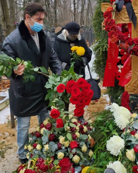 Пасынок артиста с мамой