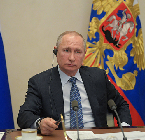Владимир Путин продлил нерабочие дни до конца апреля
