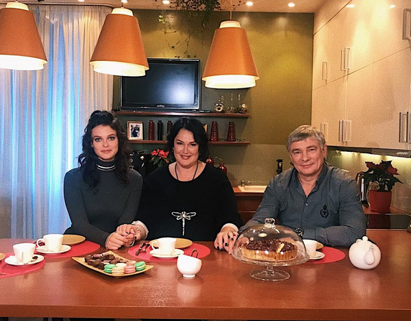 Лиза Адаменко с родителями Лиза Адаменко с родителями