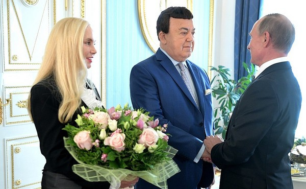 Иосиф Кобзон с супругой Нелли и Владимир Путин. Президент лично поздравил артиста с юбилеем