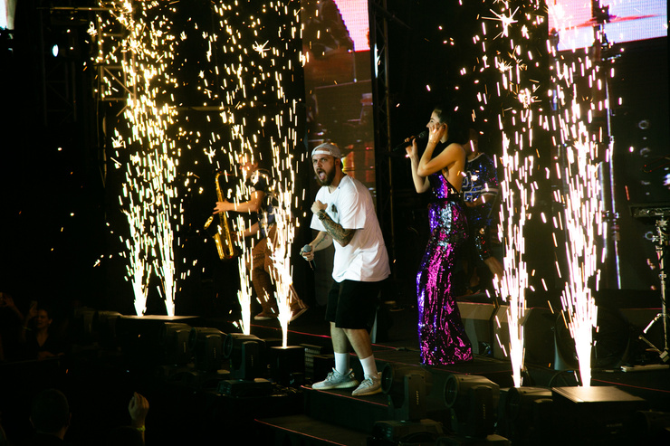 Рэпер ST во время концерта «Ленинграда»