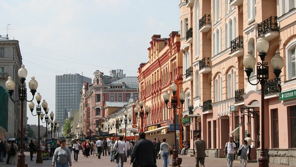 Уличных артистов всегда притягивал Старый Арбат