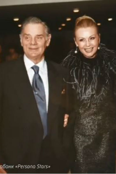 Селезнева познакомилась с актером Владимиром Андреевым в 1968 году на съемках фильма «Калиф-аист»