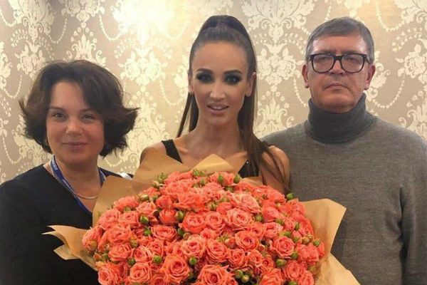 Ольга Бузова с родителями Ольга Бузова с родителями
