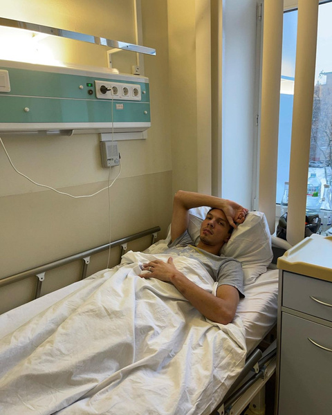 Дмитрий вышел на связь с фанатами из больницы