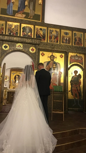 Дмитрий Тарасов обвенчался с Анастасией Костенко Дмитрий Тарасов обвенчался с Анастасией Костенко