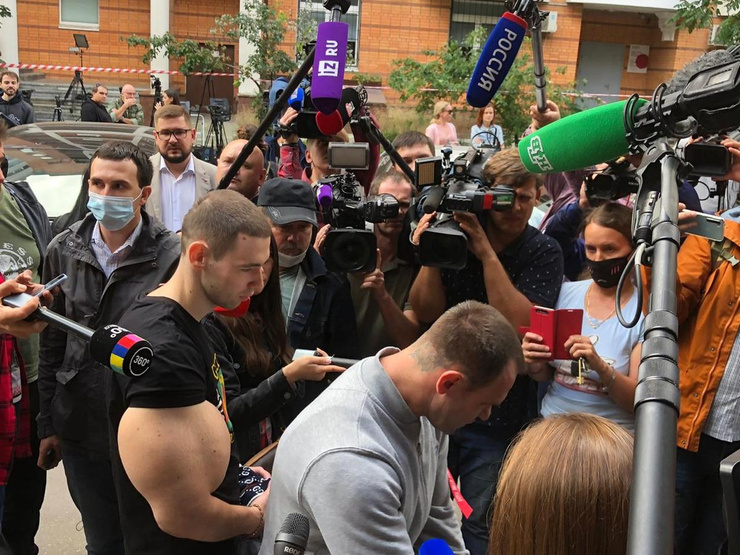 «Руки-базуки» тоже интересует судьба актера