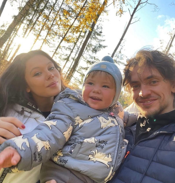 В ближайшее время пара ожидает еще одного сына. В ближайшее время пара ожидает еще одного сына.
