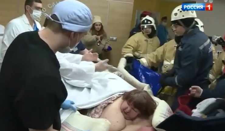 Женщину пришлось эвакуировать усилиями спасателей