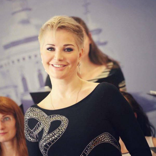 Максакова полностью преобразилась Максакова полностью преобразилась
