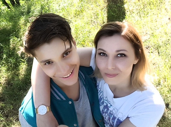 Влад Бахов с мамой Влад Бахов с мамой