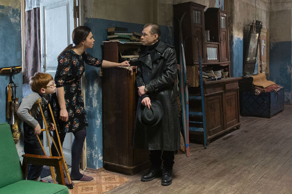 В сериале «Домашний арест» актриса сыграла учительницу, живущую в коммунальной квартире В сериале «Домашний арест» актриса сыграла учительницу, живущую в коммунальной квартире