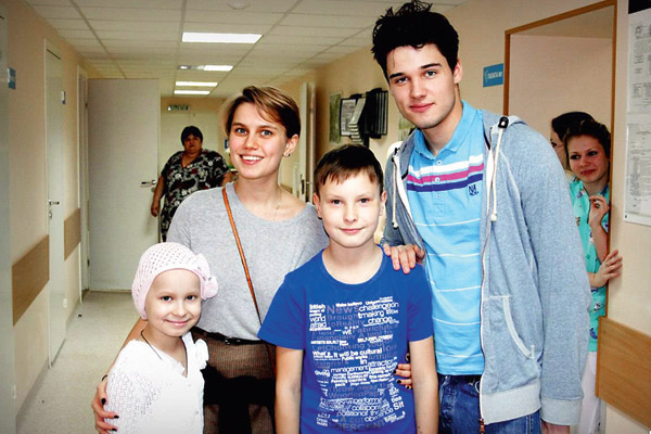 Иван и его однокурсница Дарья Мельникова на благотворительной акции фонда «Подари жизнь»