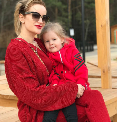 Елена Бушина с дочерью Елена Бушина с дочерью