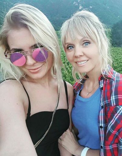 Дочь Валерии отдыхает в Швейцарии с семьей и бойфрендом