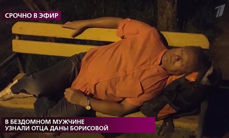 Мужчина вынужден спать где придется