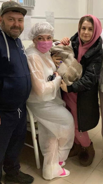 Анна и Дмитрий Литвиновы отвезли девочку в больницу 