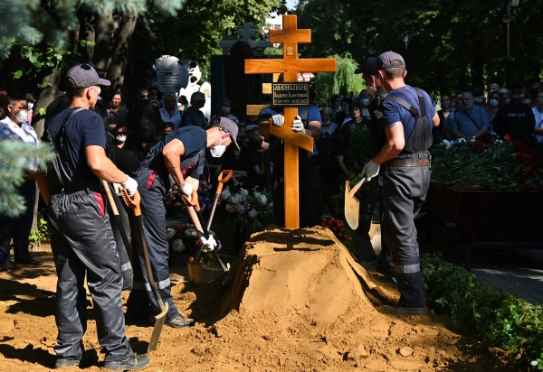 Похороны мэтра завершились в 16:30