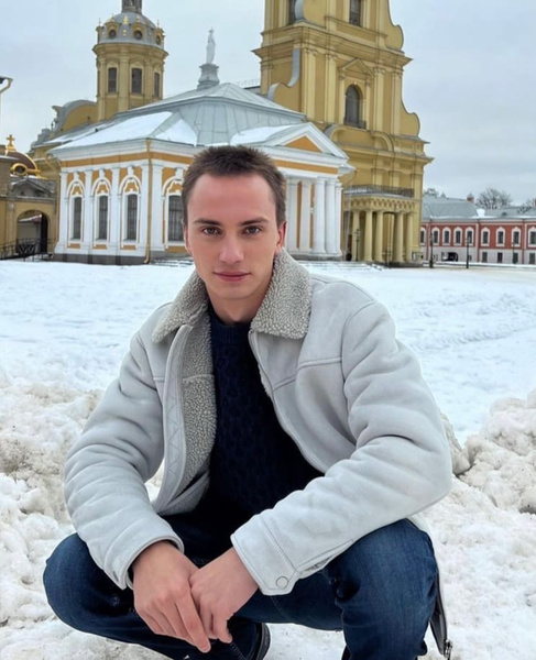 Кажется, Влад мечтает встречаться с блондинкой Кажется, Влад мечтает встречаться с блондинкой