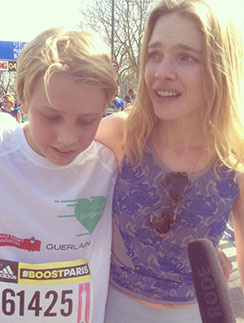 Наталья Водянова с Лукасом дают интервью после забега