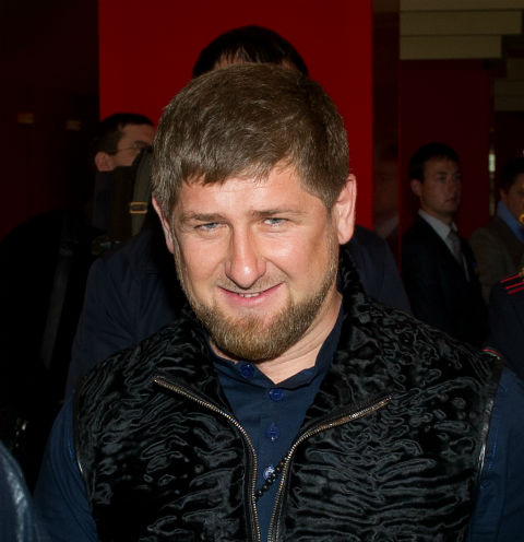 Вертолеты с лепестками роз и лезгинка от главы Чечни. Рамзан Кадыров устроил пышную свадьбу племяннику
