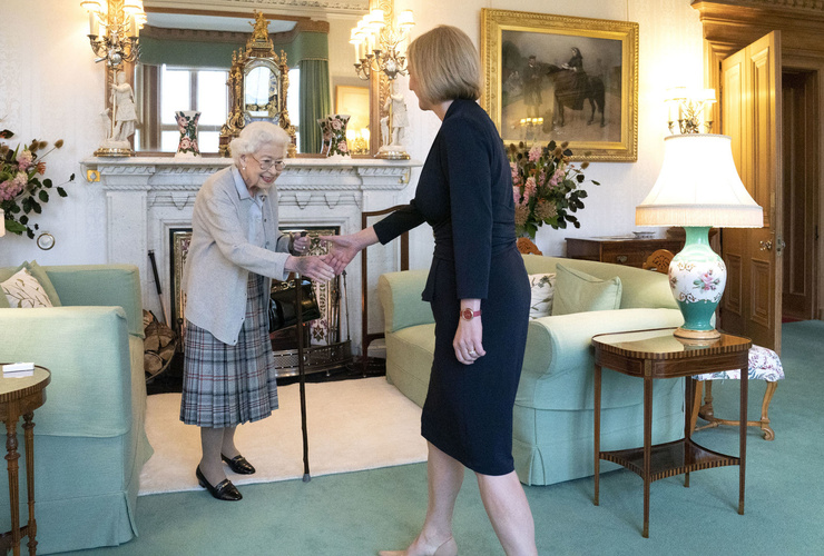 На днях королева приняла нового премьер-министра 