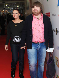 Эвелина Бледанс с мужем Александром Семиным на премьере фильма "Мамы"