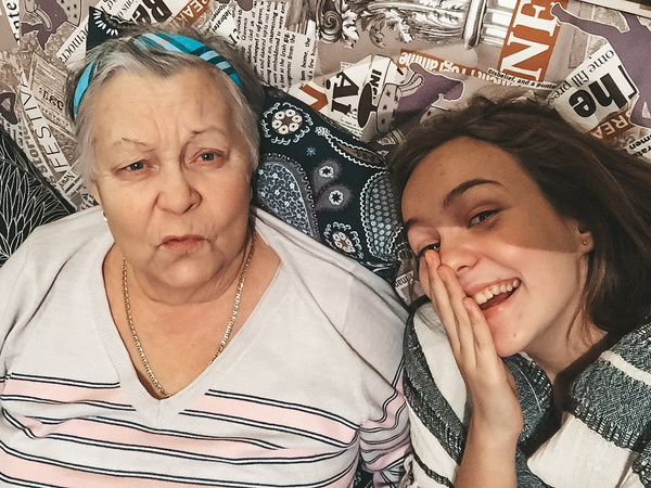 Маша Маева с бабушкой
