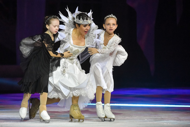 Видео: Дмитрий Песков поддержал Татьяну Навку и дочь Надежду на ледовом шоу – видео – фото №5