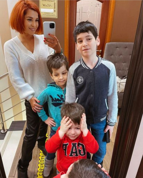 У Салибековых трое сыновей: Ролан, Эльдар и Баграт. У Салибековых трое сыновей: Ролан, Эльдар и Баграт.