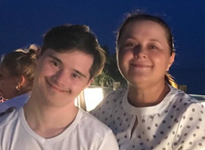 Синдром Дауна, борьба с опухолью, роман с дочерью Ирины Хакамады: жизнь Влада Спортжурналиста