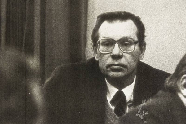 Валерий Легасов возглавил комиссию по расследованию причин и ликвидации последствий катастрофы на АЭС Валерий Легасов возглавил комиссию по расследованию причин и ликвидации последствий катастрофы на АЭС