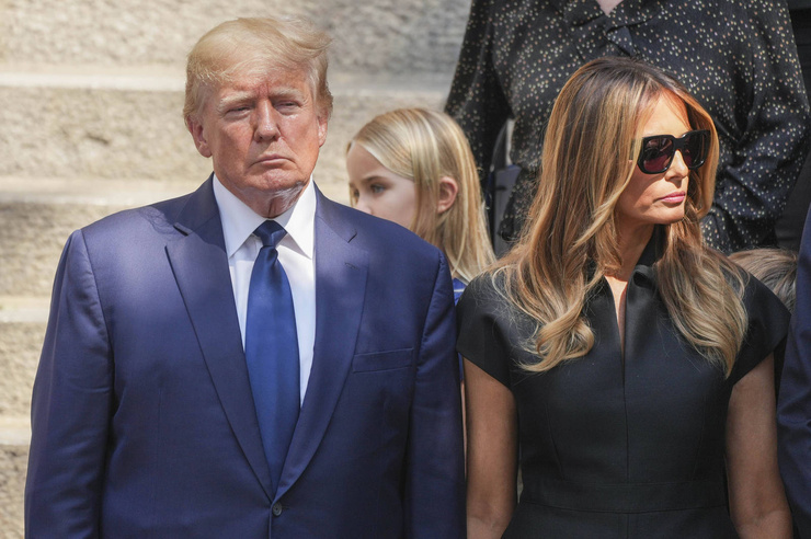 На похороны пришла и нынешняя жена Трампа