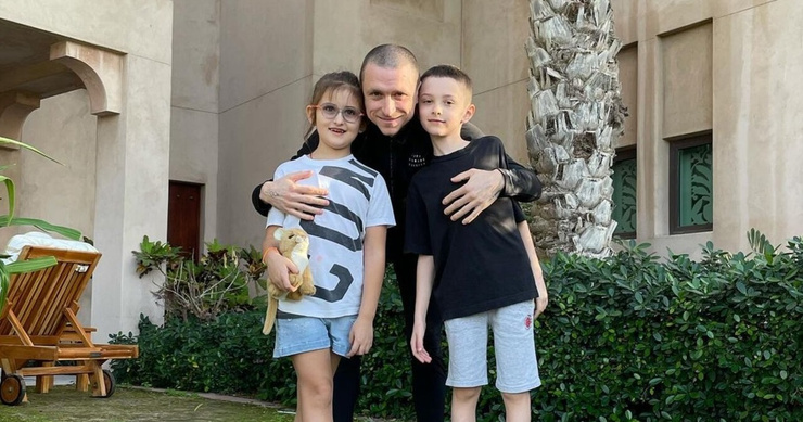 Футболист также воспитывал сына Аланы от прошлого брака Футболист также воспитывал сына Аланы от прошлого брака