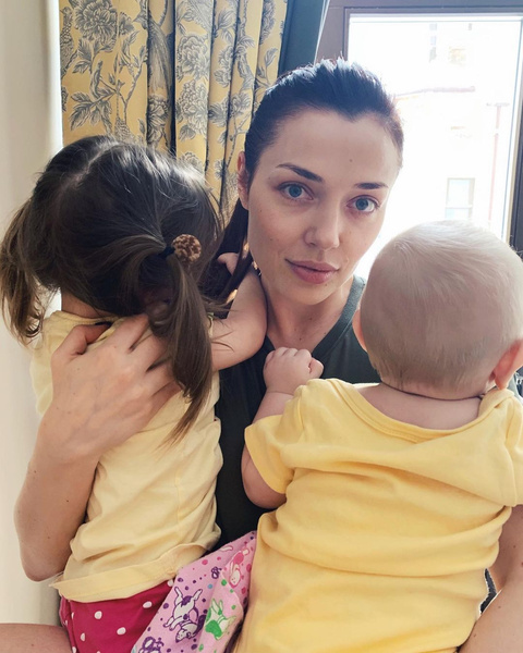 Елена Глазкова родила артисту двоих детей