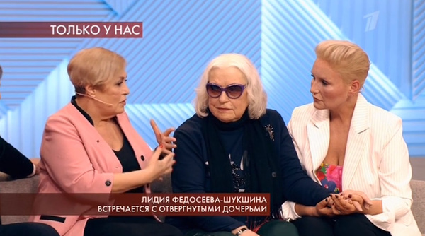 Анастасия рада за маму Анастасия рада за маму