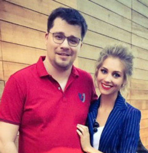 Ведущий Comment Out: «Я удивлен реакцией Гарика, ему играть в развод Петросяна и Степаненко – это ок?»
