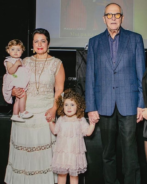 Семья Виторган: Эммануил, Ирина и их любимые дочки