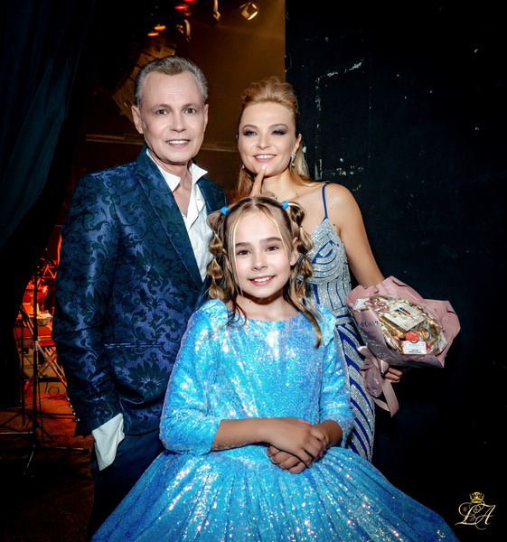 Семейное трио - Владимир, Маруся и Ника Левкины